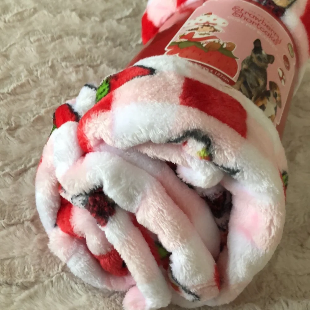 Strawberry Shortcake Cozy Pet Throw Blanket